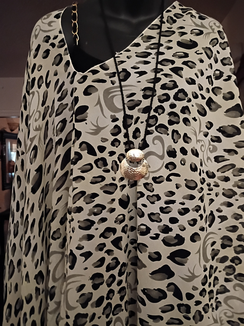 Animal Print V-Neck Tunic Top in Black and White